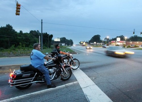 Law Let’s Bikes Drive Through “Dead Red Lights”