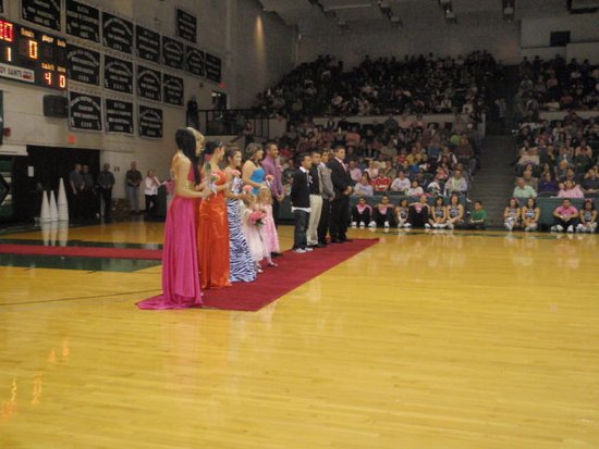 Two Cheerleaders Win SCCC/ATS Homecoming