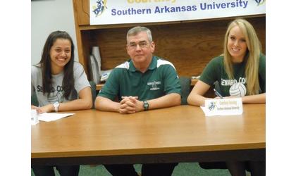 Two Seward Spikers Sign