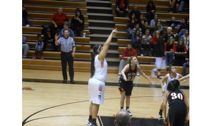 Holcomb Scores 28 in the Third in Win