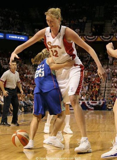 Pregnant Ex-WNBA Star Dydek in coma After Heart Attack