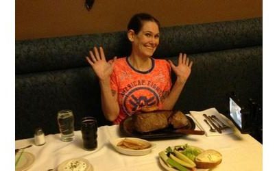 120 Lb Woman Crushes Steak Eating Record At Big Texan