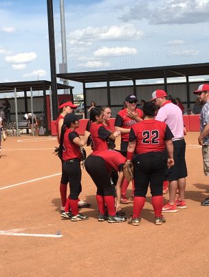 Garden City Sweeps Liberal Softball