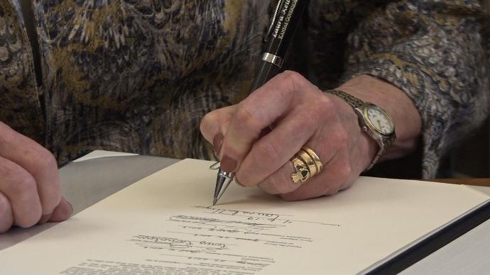 Governor Laura Kelly signs Bill in Response to Federal Vaccine Mandate