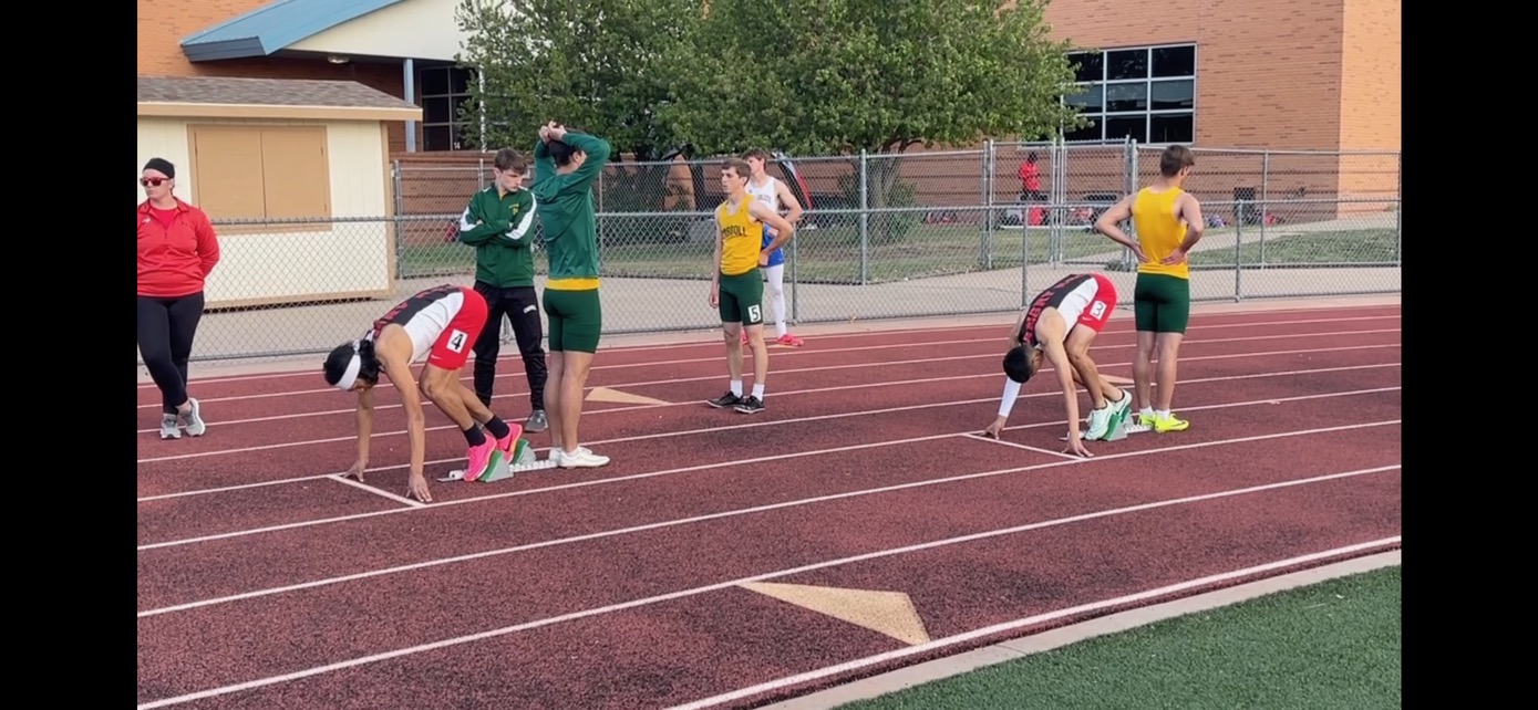 LHS 4×400 Caps Off Campus Meet with Gold