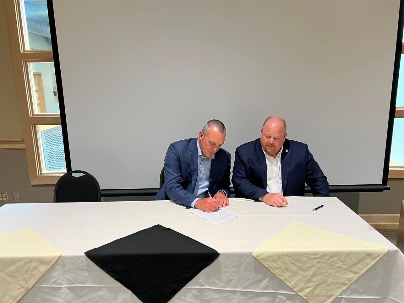 SCCC, GCCC Sign MOU to Form Partnership on CDL Program