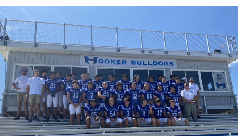 Hooker Bulldogs Streak to Semifinals